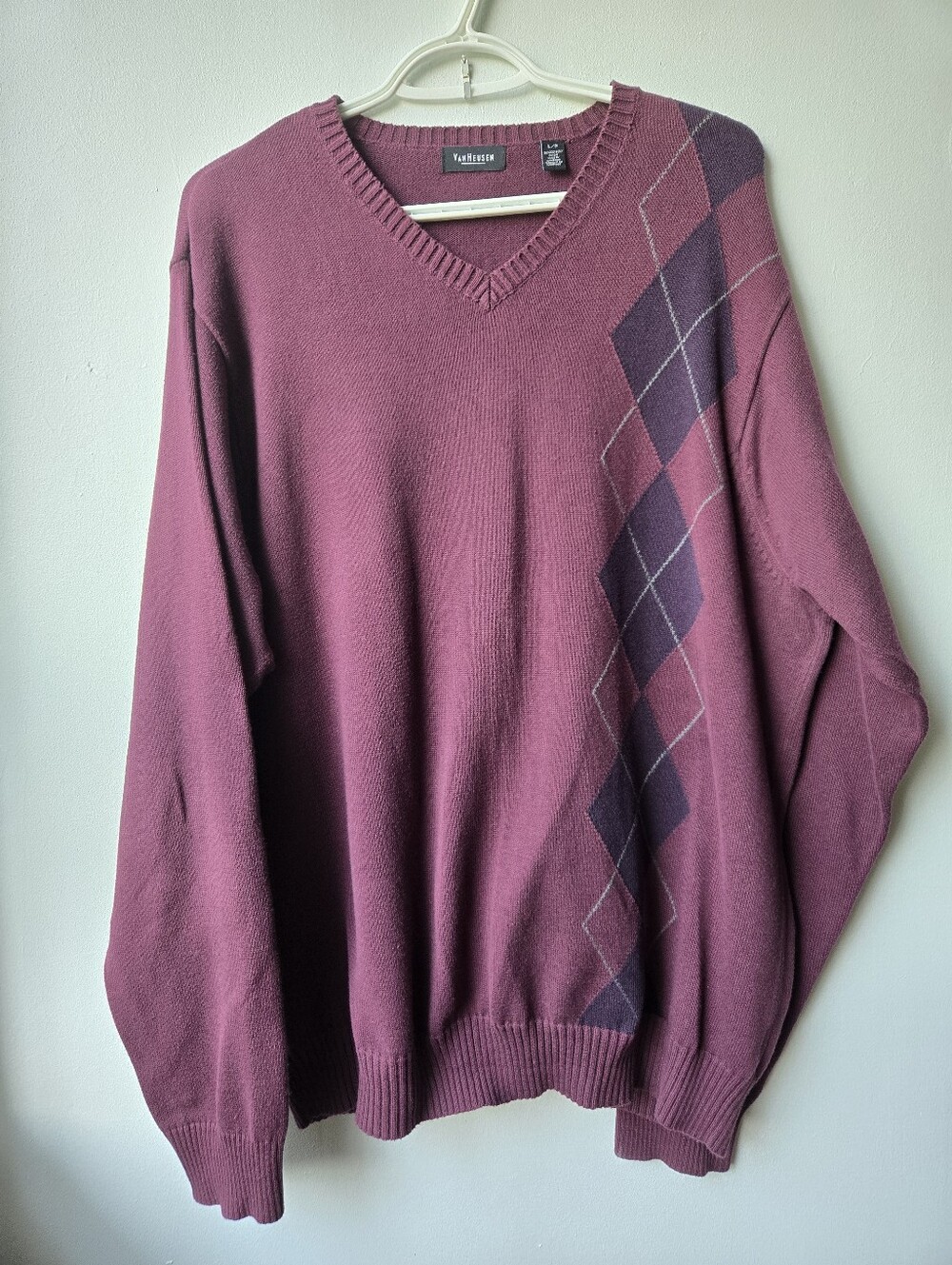 VTG Men's VNeck Sweater Van Heuson in Wine with Argyle Detail Cotton Grandpacore